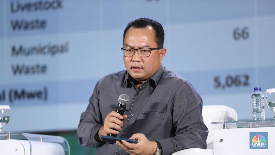 Rektor IPB University, Prof. Dr. Arif Satria memberikan pemaparan dalam acara REPNAS National Conference & Awarding Night Energi Mandiri - Ekonomi Berdikari di Menara Bank Mega, Jakarta, Senin (14/10/2024). (CNBC Indonesia/Tri Susilo)