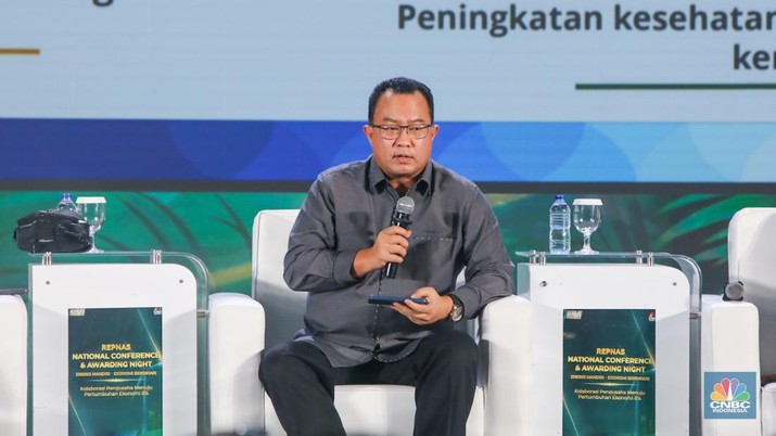 Rektor IPB University, Prof. Dr. Arif Satria memberikan pemaparan dalam acara REPNAS National Conference & Awarding Night Energi Mandiri - Ekonomi Berdikari di Menara Bank Mega, Jakarta, Senin (14/10/2024). (CNBC Indonesia/Faisal Rahman)