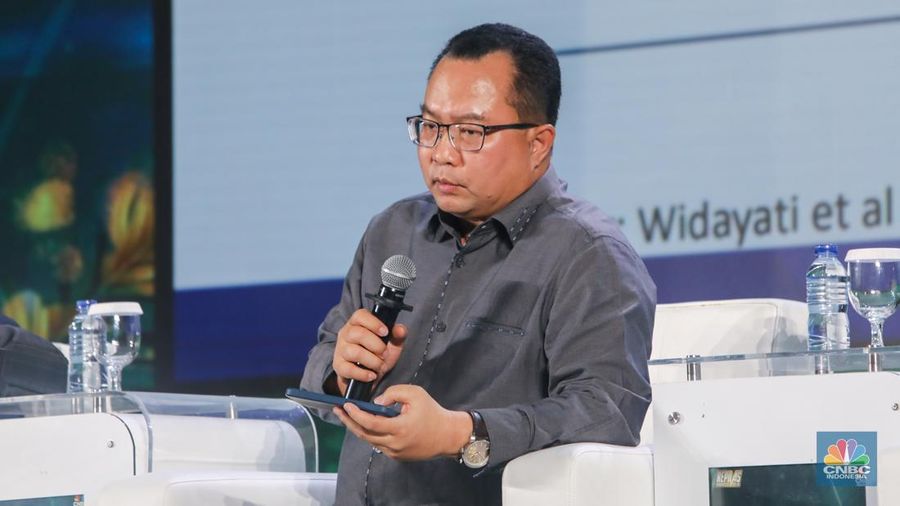 Rektor IPB University, Prof. Dr. Arif Satria memberikan pemaparan dalam acara REPNAS National Conference & Awarding Night Energi Mandiri - Ekonomi Berdikari di Menara Bank Mega, Jakarta, Senin (14/10/2024). (²©²ÊÍøÕ¾/Faisal Rahman)