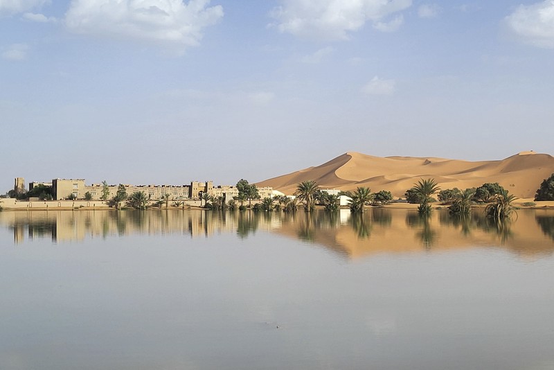 Sebuah Oasis tercermin di sebuah danau yang disebabkan oleh hujan lebat di kota gurun Merzouga, dekat Rachidia, tenggara Maroko, Rabu, 2 Oktober 2024. Sebuah Oasis tercermin di sebuah danau yang disebabkan oleh hujan lebat di kota gurun Merzouga, dekat Rachidia, tenggara Maroko, Rabu, 2 Oktober 2024. (AP Photo)
