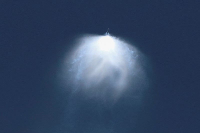 Starship milik SpaceX lepas landas selama uji terbang kelimanya, di Boca Chica, Texas, AS, 13 Oktober 2024. Starship milik SpaceX lepas landas selama uji terbang kelimanya, di Boca Chica, Texas, AS, 13 Oktober 2024. (REUTERS/Kaylee Greenlee Beal)