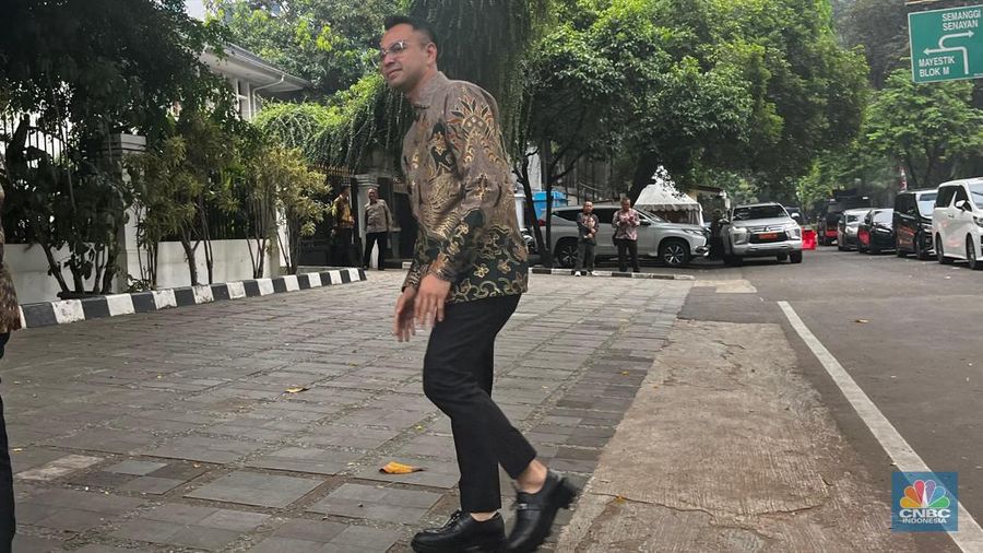 Aktris Raffi Ahmad tiba di Jalan Kartanegara, Jakarta, Selasa (15/10/2024). (վ/Ferry Sandi)