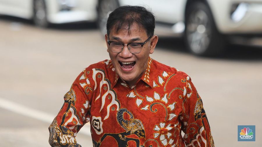 Budiman Sudjatmiko  tiba di Jalana Kertanegara, Jakarta, Selasa (15/10/2024). (CNBC Indonesia/Faisal Rahman)