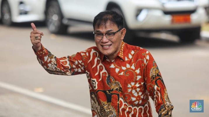 Budiman Sudjatmiko  tiba di Jalana Kertanegara, Jakarta, Selasa (15/10/2024). (CNBC Indonesia/Faisal Rahman)