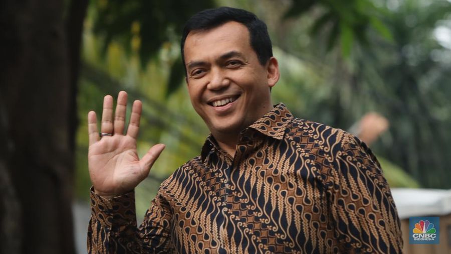 Direktur Jenderal Imigrasi, Silmy Karim tiba di Jalan Kertanegara, Jakarta, Selasa (15/10/2024). (²©²ÊÍøÕ¾/Faisal Rahman)