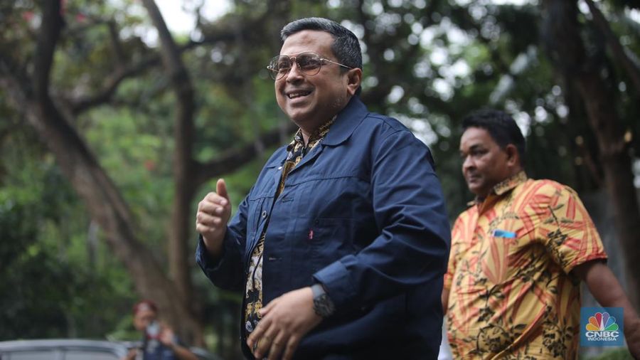 Haikal Hassan atau Babe Haikal tiba di Jalan Kertanegara, Jakarta, Selasa (15/10/2024). (CNBC Indonesia/Faisal Rahman)
