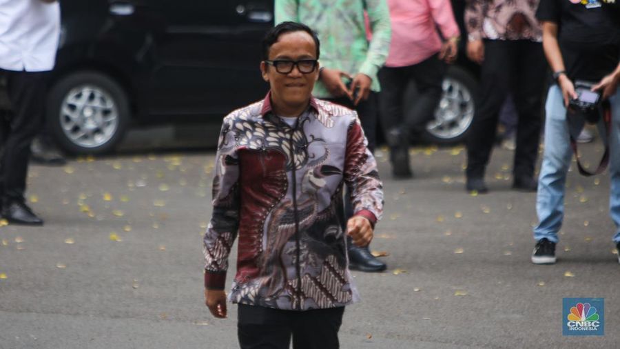 Immanuel Ebenezer Gerungan tiba di Jalan Kertanegara, Jakarta, Selasa (15/10/2024). Immanuel Ebenezer Gerungan tiba di Jalan Kertanegara, Jakarta, Selasa (15/10/2024). (CNBC Indonesia/Faisal Rahman)