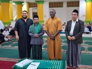 Direktur Akademi Borneo FC-Eks PSM Jacksen F Tiago Jadi Mualaf