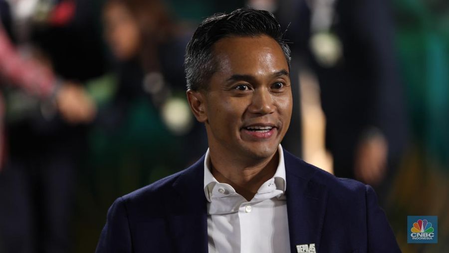 Ketua Umum Kamar Dagang dan Industri Indonesia Anindya Bakrie dalam acara REPNAS National Conference & Awarding Night Energi Mandiri - Ekonomi Berdikari di Menara Bank Mega, Jakarta, Senin (14/10/2024). (վ/Tri Susilo)