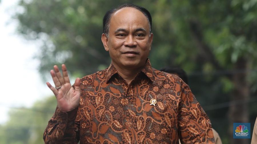 Menkominfo Budi Arie Setiadi tiba di Jalan Kertanegara, Jakarta, Selasa (15/10/2024). (վ/Faisal Rahman)