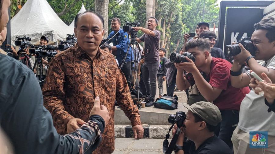 Menteri Kominfo, Budi Arie tiba di Jalan Kartanegara, Jakarta, Selasa (15/10/2024). (վ/Emir Yanwardhana)