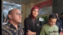 Olla Ramlan Datangi Polda usai Anak-Mendiang Ayah Jadi Target Buzzer