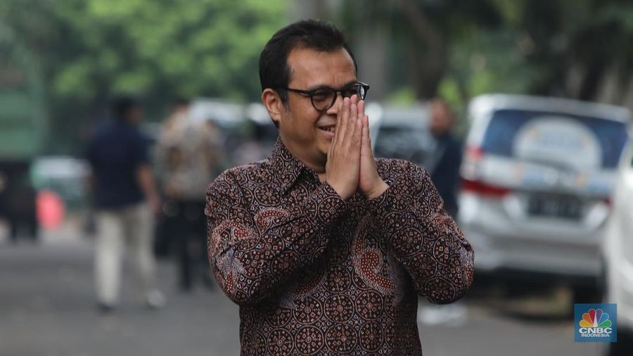 Politikus Partai Gerindra, Nezar Patria tiba di Jalan Kartanegara, Selasa, 15/10. (վ/Faisal Rahman)