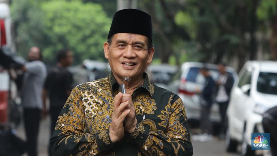 Politikus Partai Gerindra, Romo H. R. Muhammad Syafi'i tiba di Jalan Kartanegara, Jakarta, Selasa (15/10/2024). (CNBC Indonesia/Faisal Rahman)