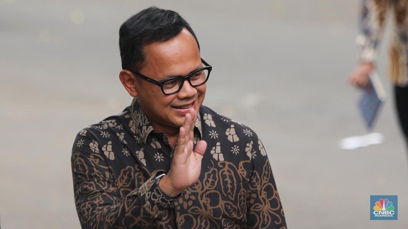 Ketua Umum Partai Gelora, Anis Matta tiba di Jalan Kertanegara, Jakarta, Selasa (15/10/2024). (CNBC Indonesia/Faisal Rahman)