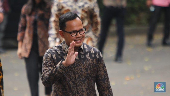 Politisi PAN Bima Arya tiba di Jalan Kertanegara, Jakarta, Selasa (15/10/2024). (CNBC Indonesia/Faisal Rahman)