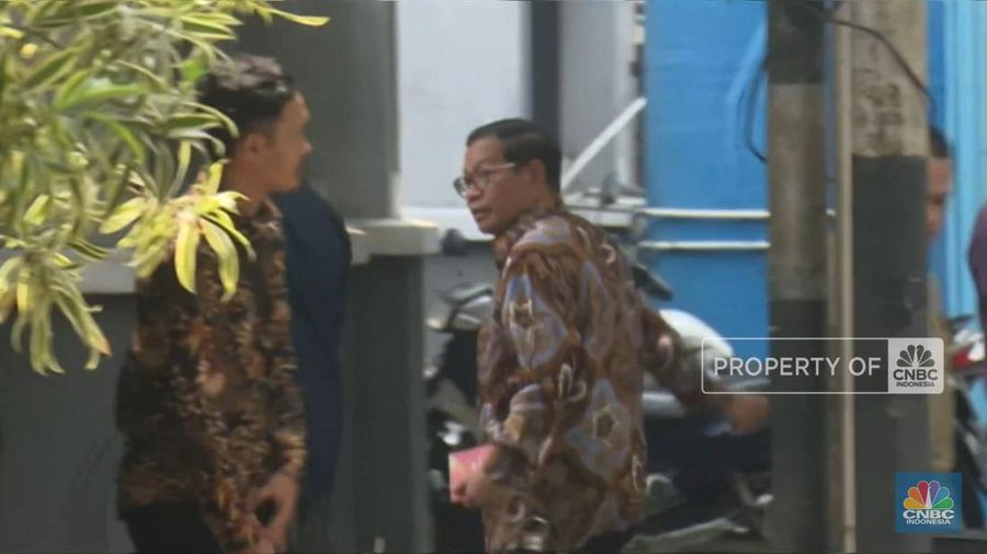 Politisi PDIP sekaligus Calon Gubernur DKI Jakarta, Pramono Anung merapat ke kediaman Prabowo di Jalan Kertanegara, Jakarta, pada Selasa (15/10) siang.