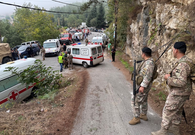 Suasana psaca serangan udara Israel di wilayah Aitou yang mayoritas penduduknya beragama Kristen di Lebanon utara, Senin (14/10/2024). (REUTERS/Omar Ibrahim) Suasana psaca serangan udara Israel di wilayah Aitou yang mayoritas penduduknya beragama Kristen di Lebanon utara, Senin (14/10/2024). (REUTERS/Omar Ibrahim)