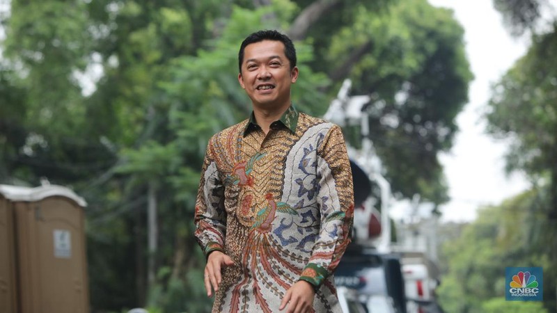 Giring Ganesha Djumaryo tiba di Jalan Kertanegara, Jakarta, Selasa (15/10/2024). (CNBC Indonesia/Faisal Rahman)