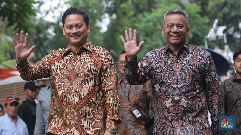 Ketua Umum Partai Gelora, Anis Matta tiba di Jalan Kertanegara, Jakarta, Selasa (15/10/2024). (CNBC Indonesia/Faisal Rahman) Ketua Umum Partai Gelora, Anis Matta tiba di Jalan Kertanegara, Jakarta, Selasa (15/10/2024). (CNBC Indonesia/Faisal Rahman)