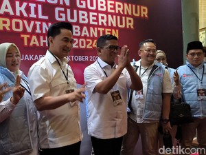 Sambil Pose 2 Jari, Andra Soni-Dimyati Tiba Jelang Debat Perdana Pilgub Banten