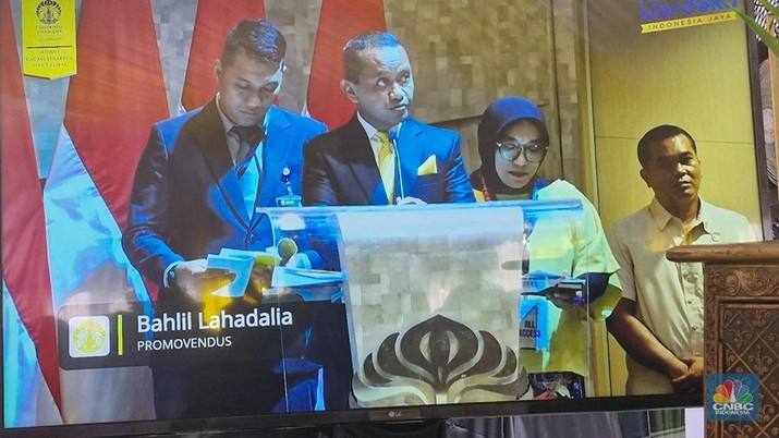 Menteri ESDM Bahlil Lahadalia Memaparkan Hasil Penelitiannya dalam Sidang Terbuka Doktor di Universitas Indonesia, Depok, Jawa Barat. (CNBC Indonesia/Verda Nano Setiawan)