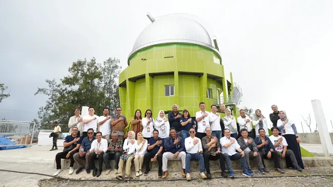 The large BRIN telescope monitors the Sky Junk, Located at the edge of RI