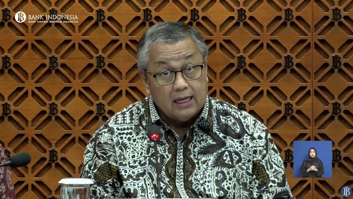 Perry Warjiyo dalam pengumuman hasil rapat dewan Gubernur, Oktober 2024 dengan cakupan tahunan. (Tangkapan layar Youtube Bank Indonesia)