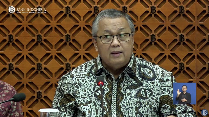 Perry Warjiyo dalam pengumuman hasil rapat dewan Gubernur, Oktober 2024 dengan cakupan tahunan. (Tangkapan layar Youtube Bank Indonesia)
