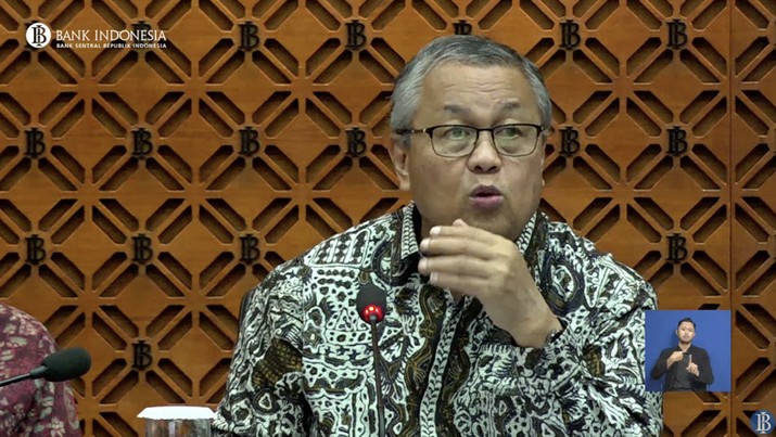 Perry Warjiyo dalam pengumuman hasil rapat dewan Gubernur, Oktober 2024 dengan cakupan tahunan. (Tangkapan layar Youtube Bank Indonesia)