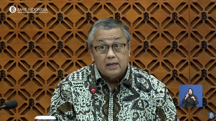 Perry Warjiyo dalam pengumuman hasil rapat dewan Gubernur, Oktober 2024 dengan cakupan tahunan. (Tangkapan layar Youtube Bank Indonesia)