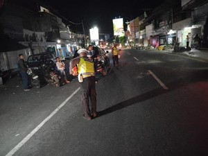 Gagal Nyalip, Dua Pemotor Tewas Terlindas Truk di Jalan Singaraja-Seririt
