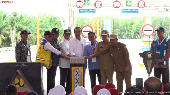 Jelang Lengser, Jokowi Resmikan 2 Ruas Tol Trans Sumatera Rp 11,92 T