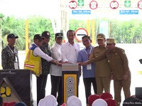 Jelang Lengser, Jokowi Resmikan 2 Ruas Tol Trans Sumatera Rp 11,92 T