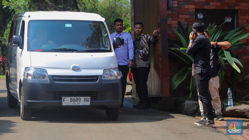 Suasana di depan kediaman Presiden terpilih periode 2024-2029 Prabowo Subianto di Padepokan Garudayaksa, Hambalang, Bogor, Jawa Barat, Rabu (16/10/2024). Suasana di depan kediaman Presiden terpilih periode 2024-2029 Prabowo Subianto di Padepokan Garudayaksa, Hambalang, Bogor, Jawa Barat, Rabu (16/10/2024). (CNBC Indonesia/Faisal Rahman)