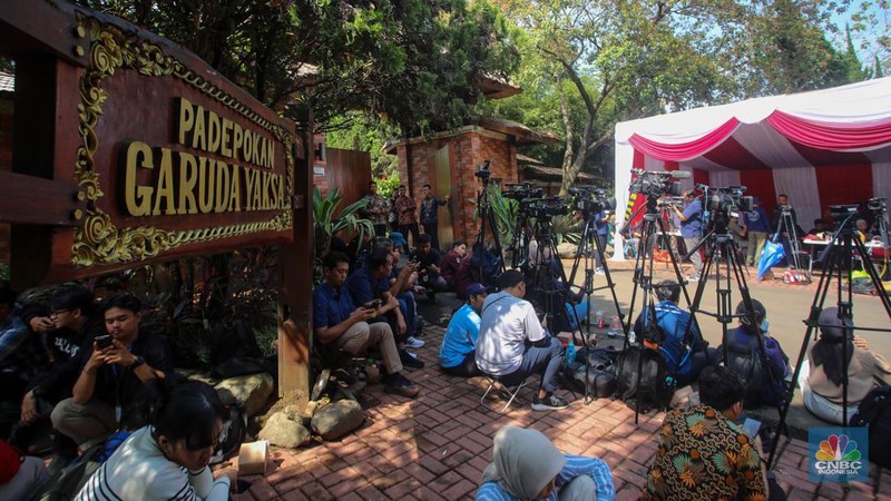 Suasana di depan kediaman Presiden terpilih periode 2024-2029 Prabowo Subianto di Padepokan Garudayaksa, Hambalang, Bogor, Jawa Barat, Rabu (16/10/2024). (CNBC Indonesia/Faisal Rahman)