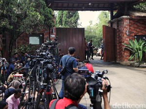 Video Budi Gunawan Dikabarkan Hadiri Pembekalan Calon Menteri di Hambalang