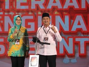 Bicara Transparansi Publik, Cawagub Ade Contohkan KTP Kabupaten Lebak