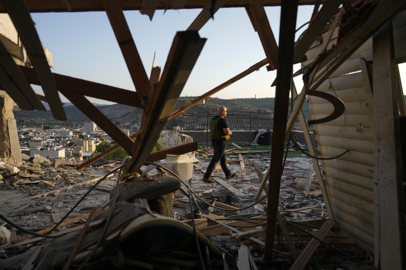 A view of a damaged site after an Israeli strike in Nabatieh, amid the ongoing hostilities between Hezbollah and Israeli forces, southern Lebanon October 16, 2024. REUTERS/Ali Hankir