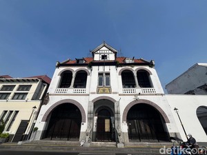 Menilik Sejarah Gedung Singa Surabaya yang Berusia 123 Tahun