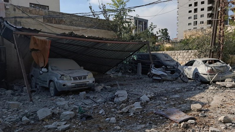 A view of a damaged site after an Israeli strike in Nabatieh, amid the ongoing hostilities between Hezbollah and Israeli forces, southern Lebanon October 16, 2024. REUTERS/Ali Hankir
