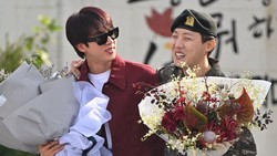 J-Hope BTS Pulang Wamil Disambut Pelukan dan Aksi Kocak Jin BTS