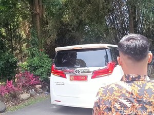 Mobil Dinas Prabowo Tinggalkan Hambalang Saat Pembekalan Calon Wamen
