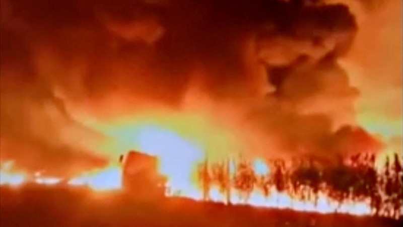 Smoke plumes rise from a large fire after a fuel tanker crashed and exploded, in Majia, Jigawa State, Nigeria, in this screengrab obtained from a social media video released on October 16, 2024. Social Media/via REUTERS  THIS IMAGE HAS BEEN SUPPLIED BY A THIRD PARTY. MANDATORY CREDIT. NO RESALES. NO ARCHIVES.