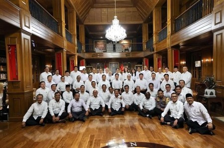 Kemeja Putih, Sederet Calon Menteri Hadiri Pembekalan di Hambalang