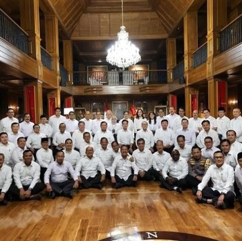 Kemeja Putih, Sederet Calon Menteri Hadiri Pembekalan di Hambalang