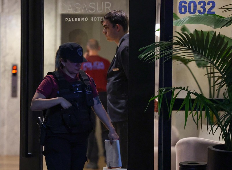 PEOPLE-LIAM PAYNE/ First responders work outside the hotel where Liam Payne, former One Direction member, was found dead, in Buenos Aires, Argentina, October 16, 2024. REUTERS/Agustin Marcarian
