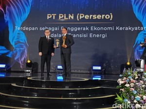 PLN Sabet Penghargaan Penggerak Ekonomi Kerakyatan dalam Transisi Energi