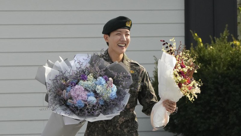 K-pop band BTS's member J-Hope reacts after being discharged from a mandatory military service outside of an army base in Wonju, South Korea, Thursday, Oct. 17, 2024. (AP Photo/Ahn Young-joon)