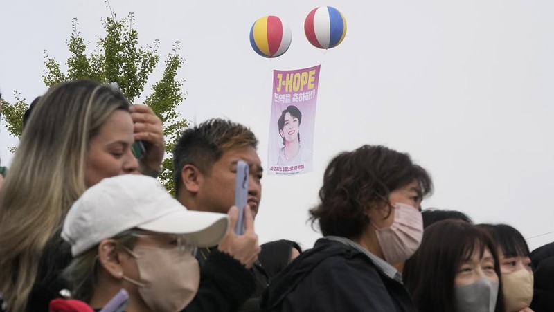 K-pop band BTS's member J-Hope reacts after being discharged from a mandatory military service outside of an army base in Wonju, South Korea, Thursday, Oct. 17, 2024. (AP Photo/Ahn Young-joon)